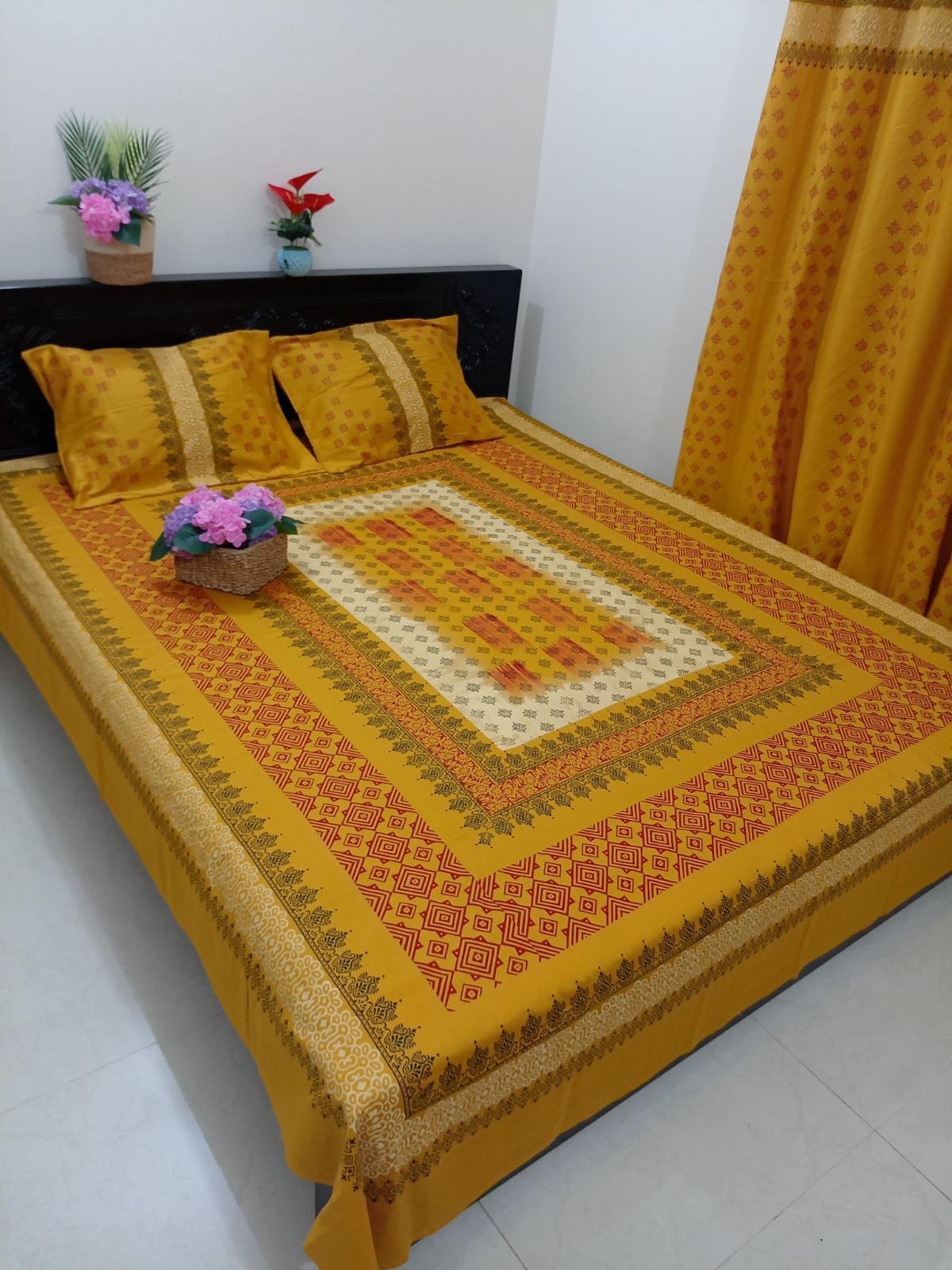 Twill Cotton Premium Hand Block King Size Bedsheet (5)