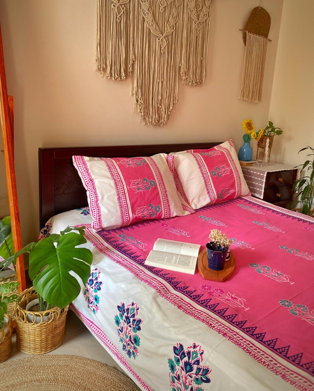 Super Premium Pink Handblock king Bedsheet (6)