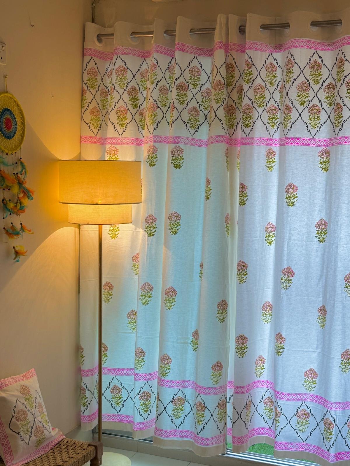 White Floral Handblock Bedsheet (1)