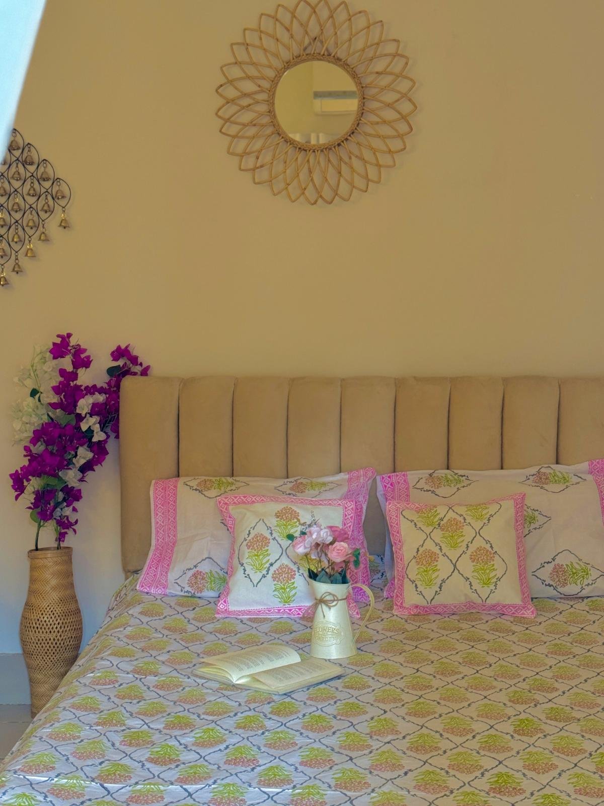 White Floral Handblock Bedsheet (5)