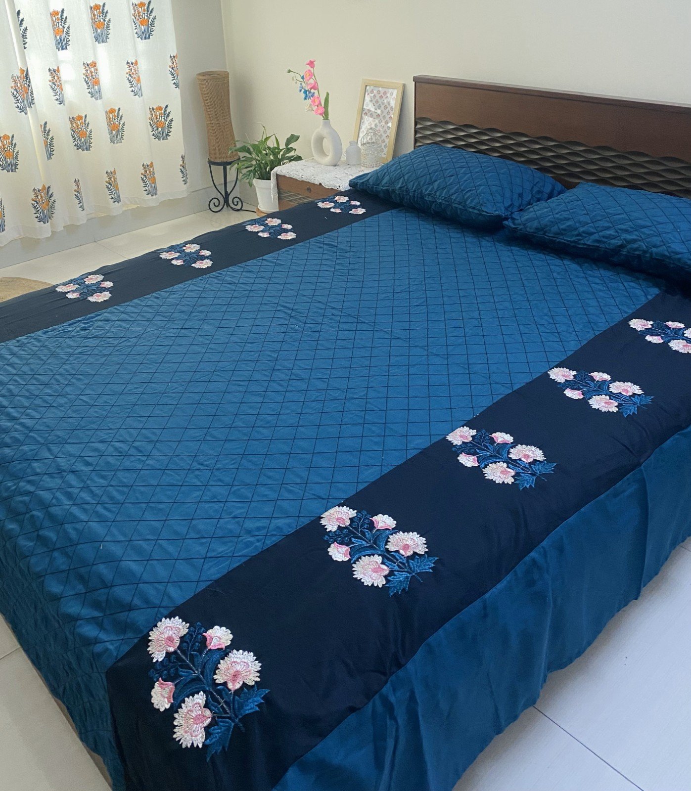 Embriodered King Size Bedsheet (1)