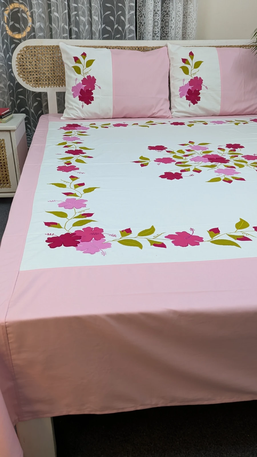 Applique Cotton King Size Premium Bedsheet (12)